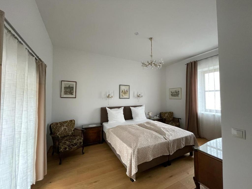 Posteľ alebo postele v izbe v ubytovaní Villa Musik - Historical apartments in Baden