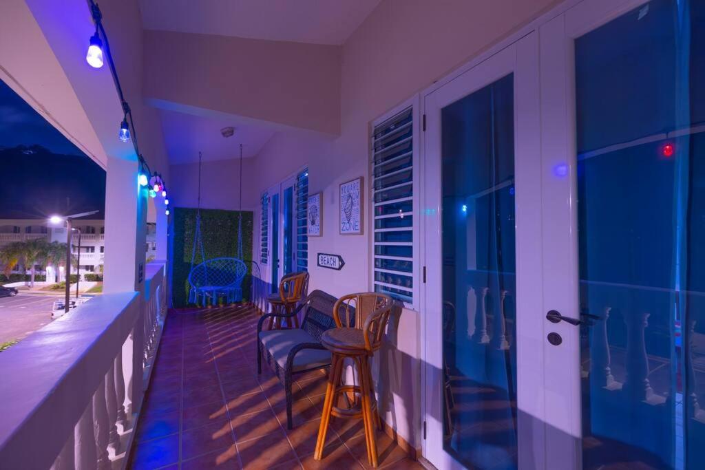 Rõdu või terrass majutusasutuses Golden Dream Villas & Studio A/B Pool View