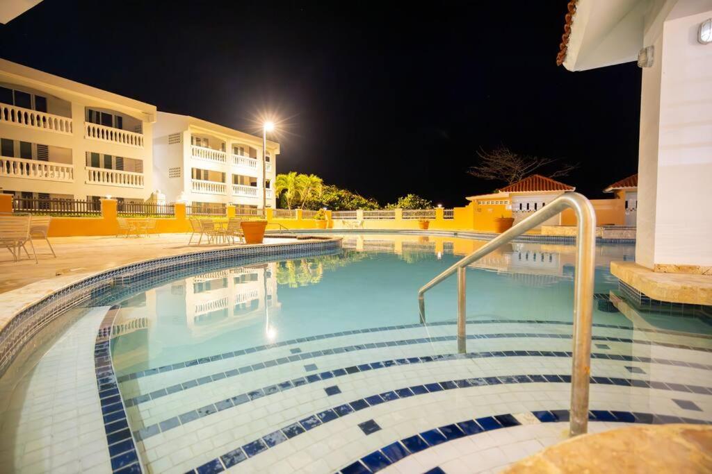 Bassein majutusasutuses Golden Dream Villas & Studio A/B Pool View või selle lähedal