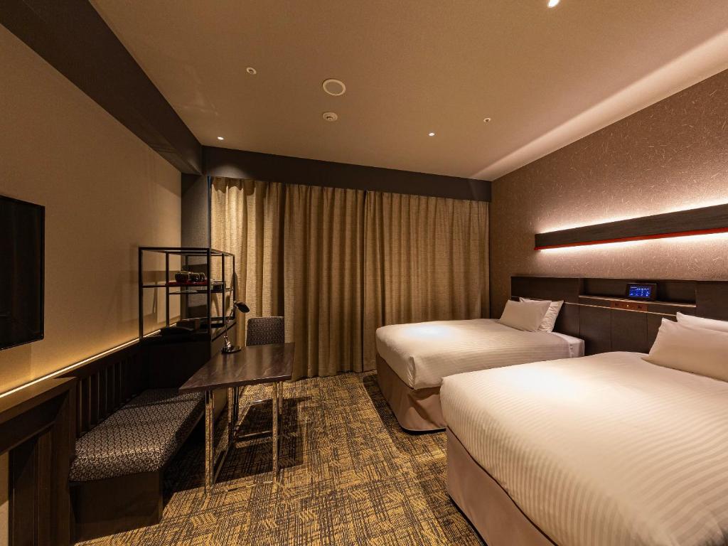 Postel nebo postele na pokoji v ubytování Hotel Keihan Kyoto Hachijoguchi