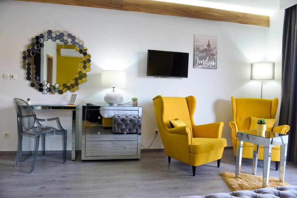 Televízia a/alebo spoločenská miestnosť v ubytovaní PIAZZA ROOMS Zadar
