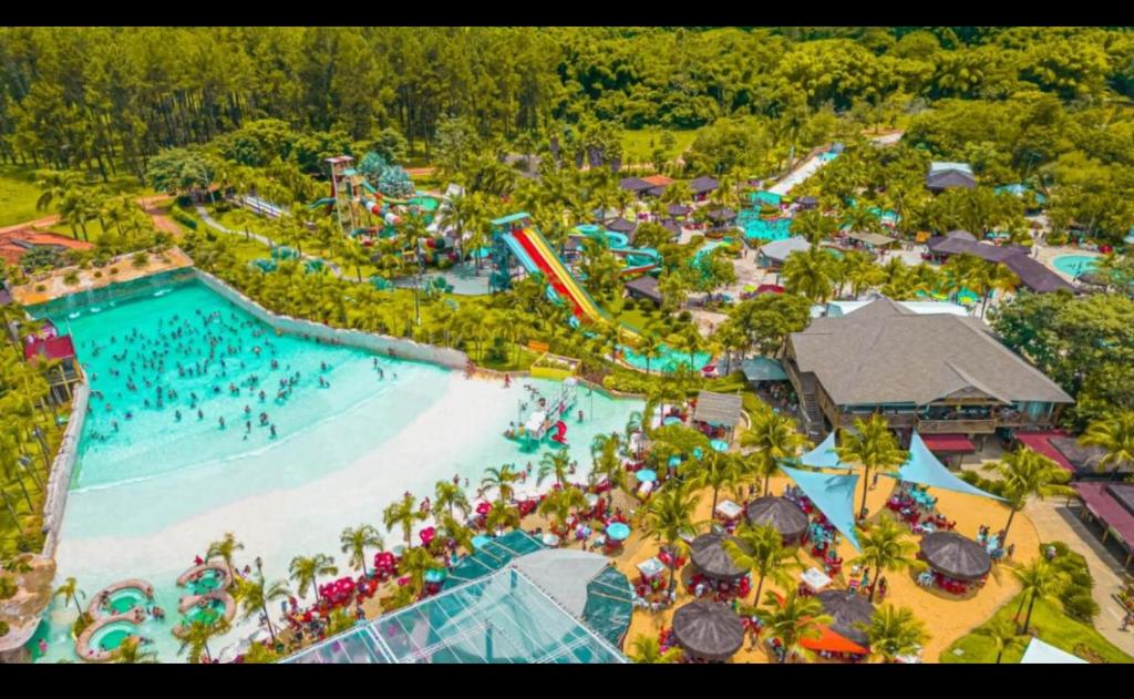 an overhead view of a pool at a resort at Lagoa Eco Towers Resort in Caldas Novas