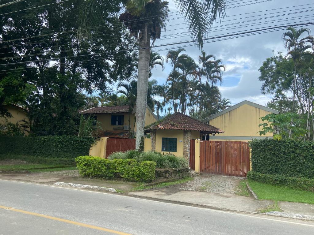 Το κτήριο όπου στεγάζεται  η παραθεριστική κατοικία