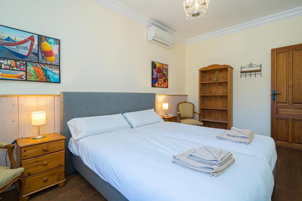 Postel nebo postele na pokoji v ubytování Stunning Villa Carichel Blanc