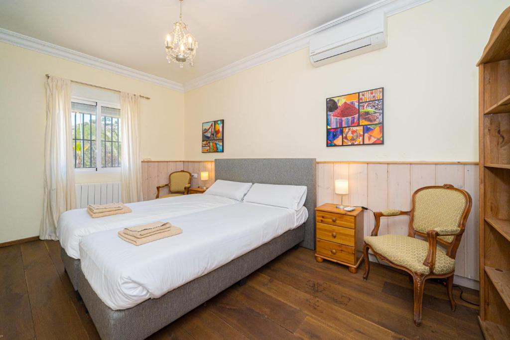 Postel nebo postele na pokoji v ubytování Stunning Villa Carichel Blanc