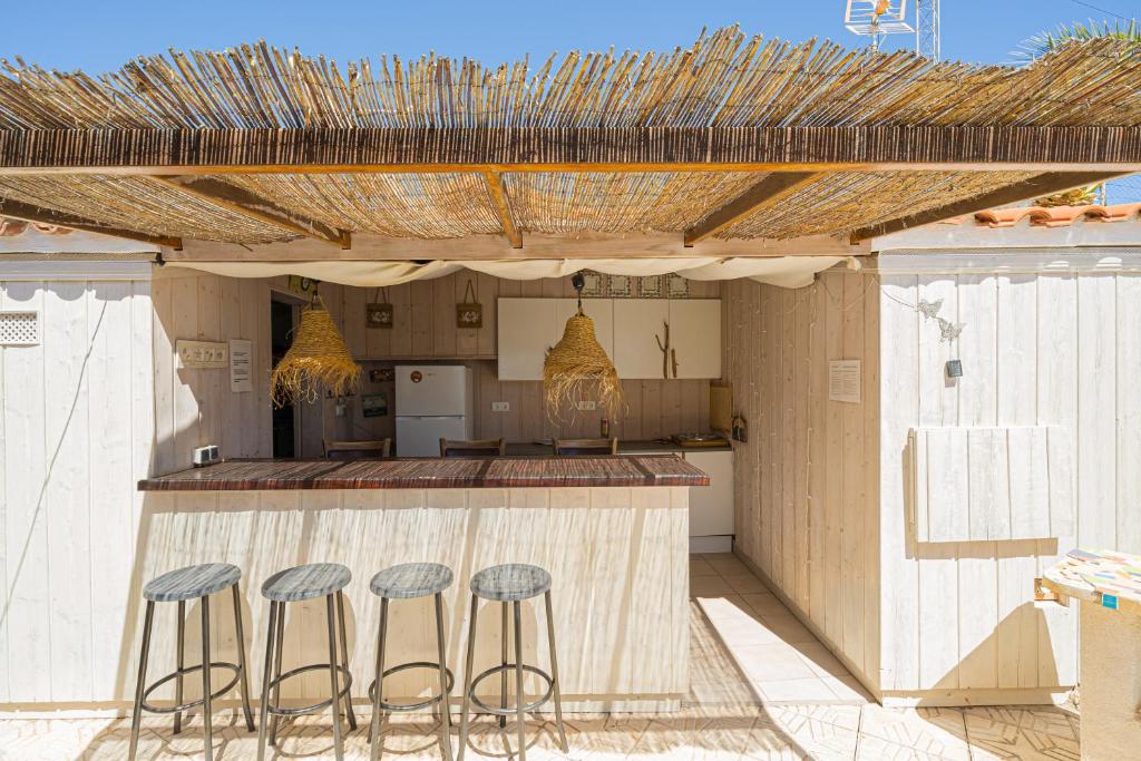 Kuchyň nebo kuchyňský kout v ubytování Stunning Villa Carichel Blanc