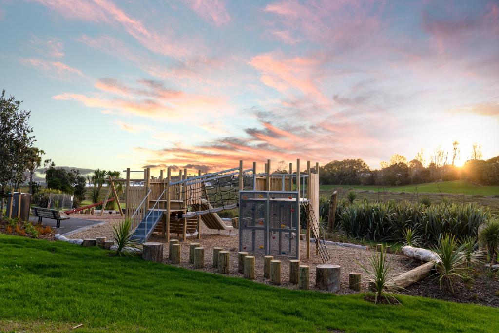 Luxury Sun Soaked Devonport Waterfront 4BR Home