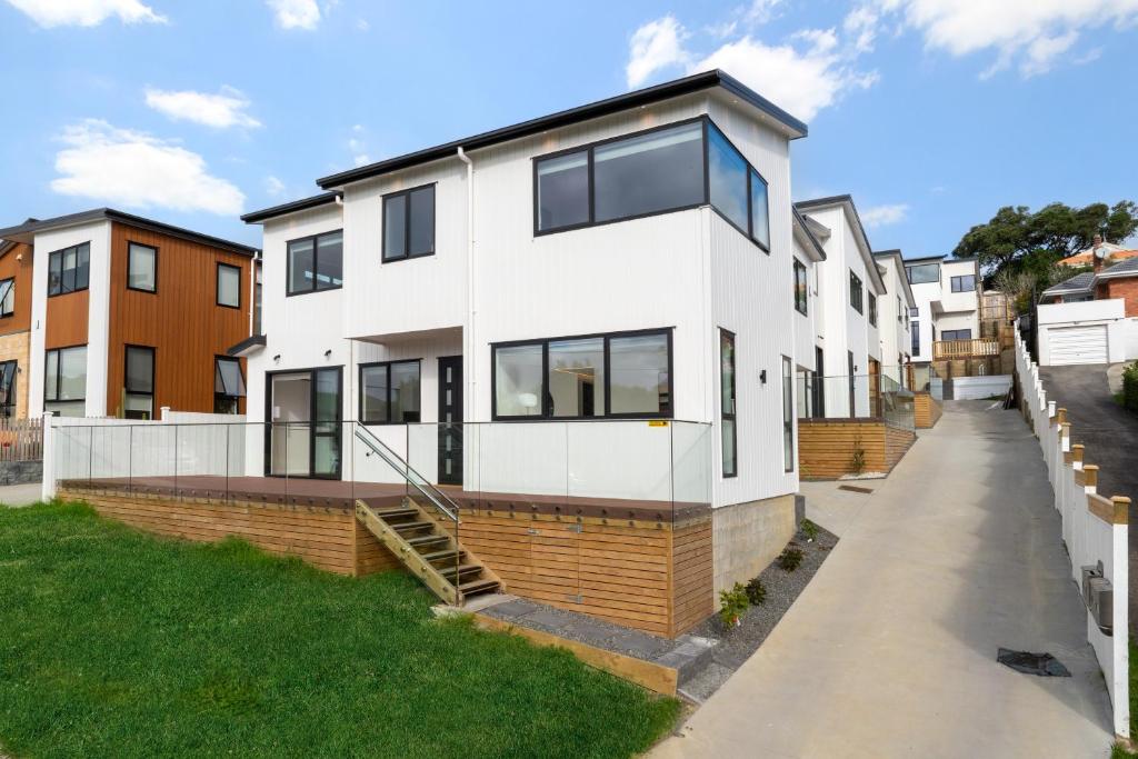 Luxury Sun Soaked Devonport Waterfront 4BR Home - Resim 5