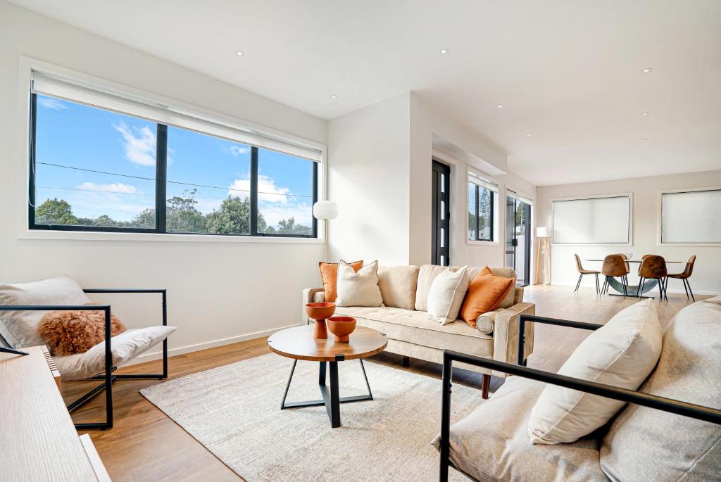 Luxury Sun Soaked Devonport Waterfront 4BR Home - Resim 2