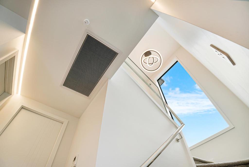 Luxury Sun Soaked Devonport Waterfront 4BR Home - Resim 14