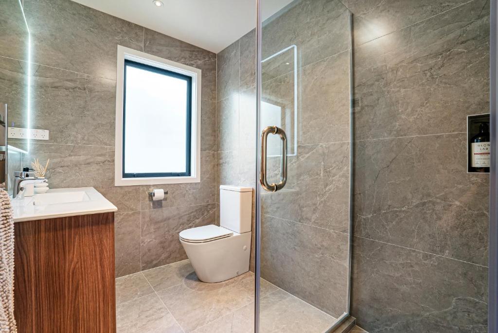 Luxury Sun Soaked Devonport Waterfront 4BR Home - Resim 15