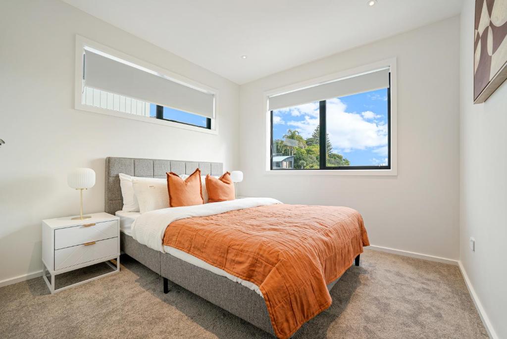 Luxury Sun Soaked Devonport Waterfront 4BR Home - Resim 10