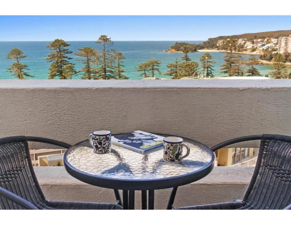 Balcony o terrace sa Beachside Paradise - Ocean Views, Central Position