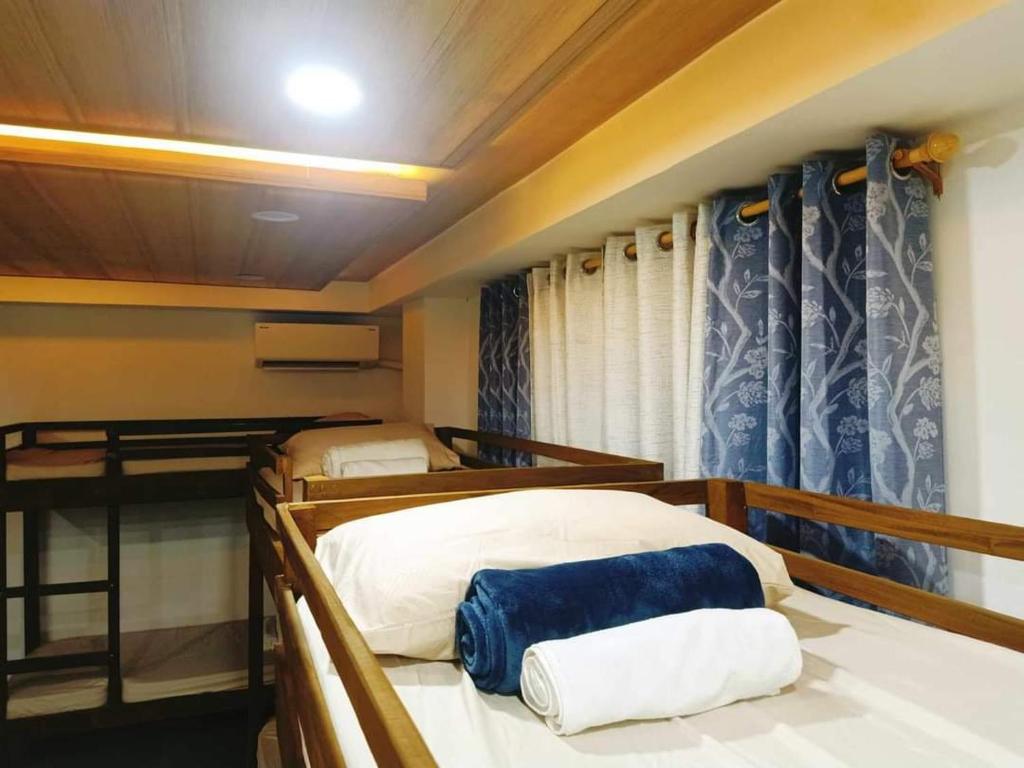Postel nebo postele na pokoji v ubytování GBU Loboc River Guesthouse