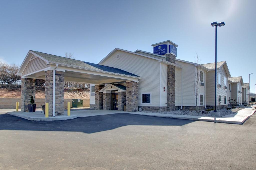 a building with a parking lot in front of it at Cobblestone Hotel & Suites - Salem in Salem