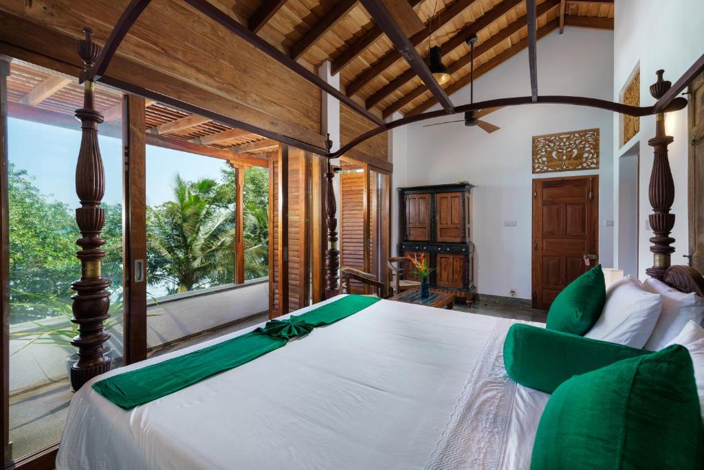 Postel nebo postele na pokoji v ubytování Royal Indigo Villa