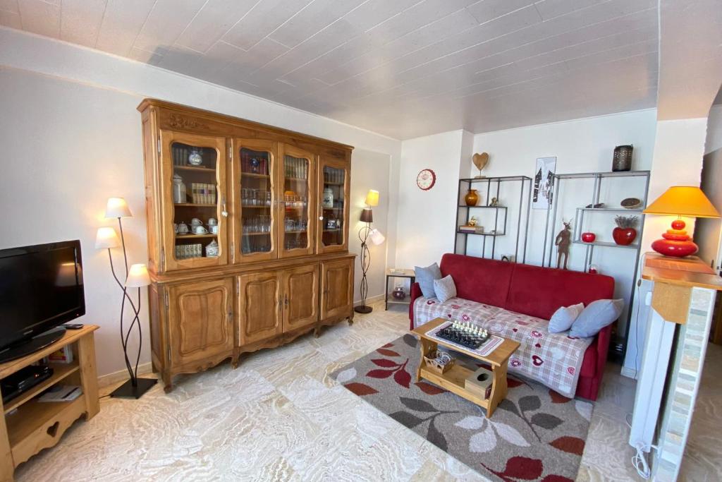 a living room with a red couch and a tv at 06BP - Beautiful 6-person apartment in Valberg in Valberg