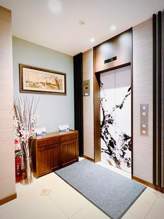 Postel nebo postele na pokoji v ubytování 嵐 Hotel Arashi Namba No102