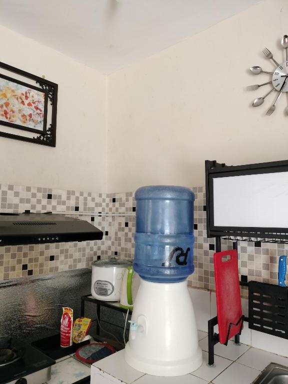 Kuchyň nebo kuchyňský kout v ubytování Eurie's Furnished Unit