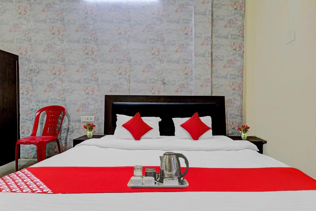 Flagship Rajvanshi Guest House Near Lulu Mall - Housity