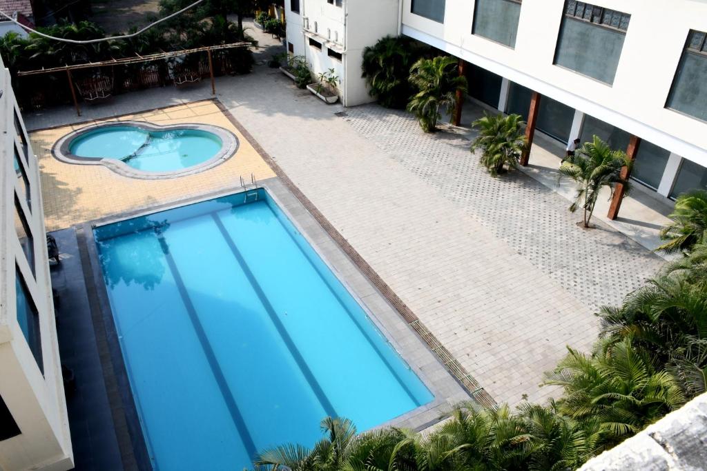 Bazén v ubytování Pushpak Resort nebo v jeho okolí