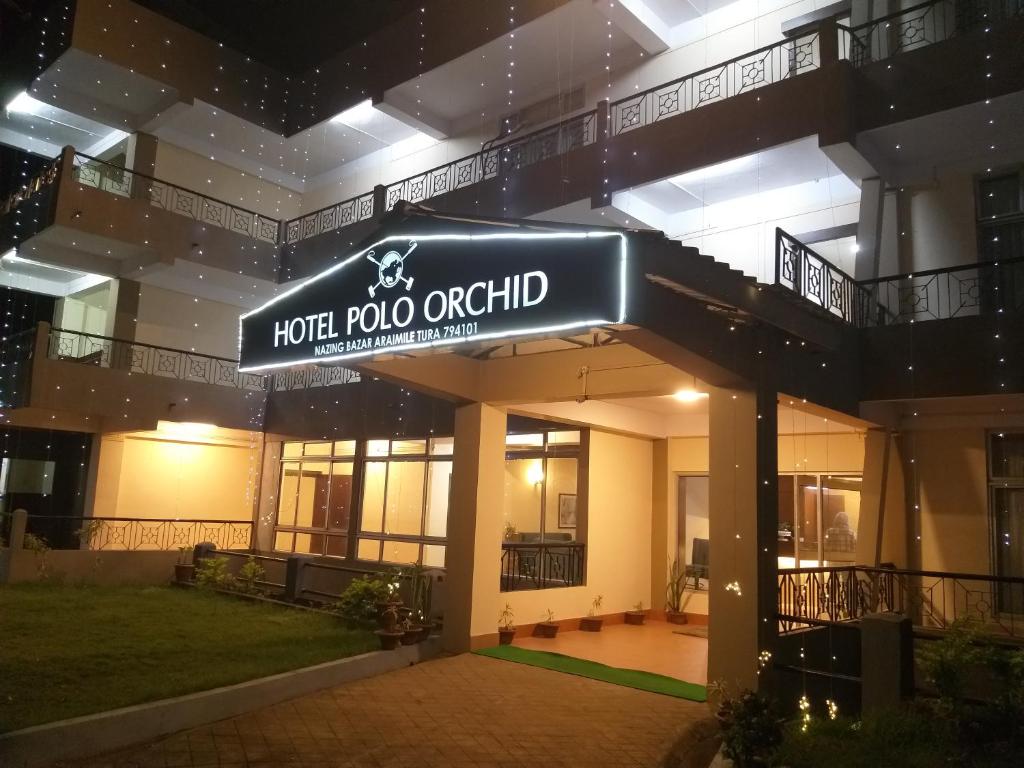 a hotel room with a sign that reads hopero oxford at Hotel Polo Orchid Tura in Tura