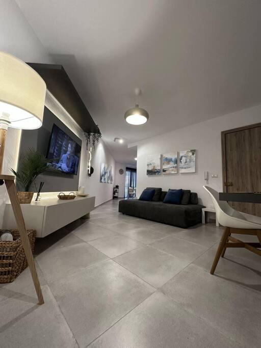 TV a/nebo společenská místnost v ubytování Bluemoon Apartment