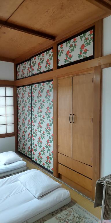 Postel nebo postele na pokoji v ubytování 沼津ライダーハウスしんちゃん