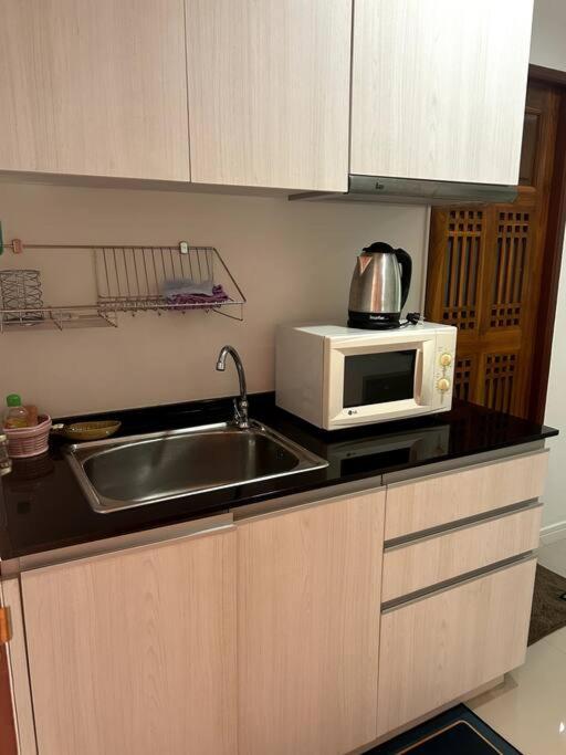 Kuchyň nebo kuchyňský kout v ubytování Baan Klang Condo in Central Hua Hin