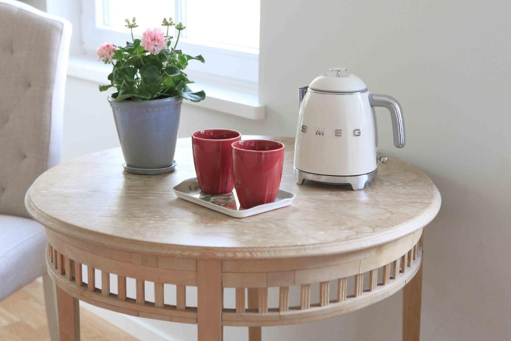 Příslušenství pro přípravu čaje a kávy v ubytování Agda Lund Bed & Breakfast