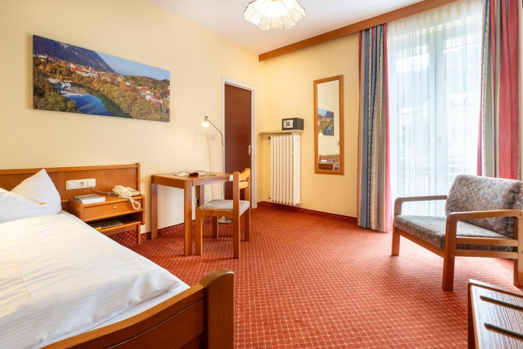 Postel nebo postele na pokoji v ubytování Hotel Bergfried & Schönblick