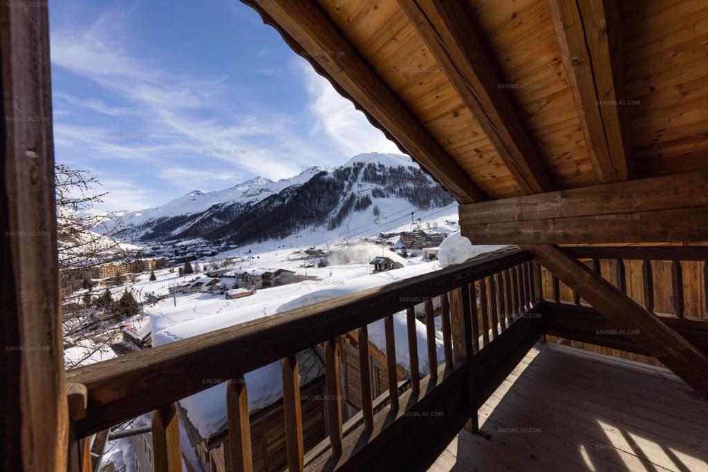 Val d’Isère - Extraordinaire Chalet Montana avec piscine sur la piste Olympique de Belevarde. – photo 13