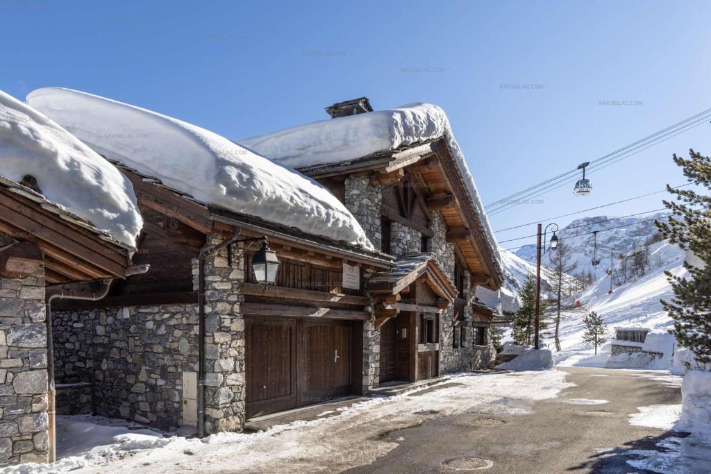 Val d’Isère - Extraordinaire Chalet Montana avec piscine sur la piste Olympique de Belevarde. – photo 15