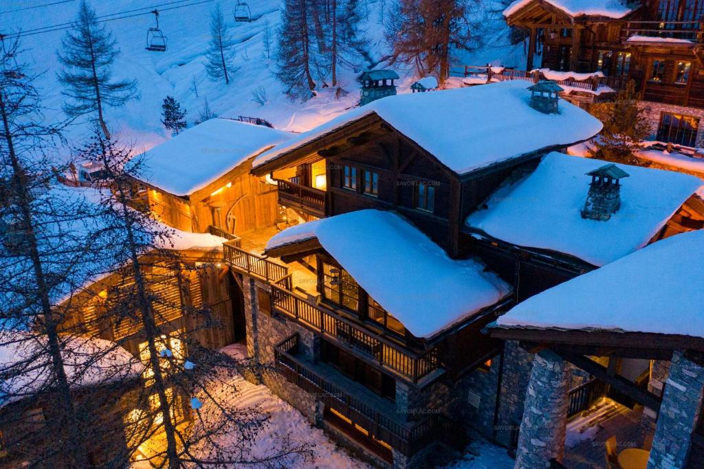 Val d’Isère - Extraordinaire Chalet Montana avec piscine sur la piste Olympique de Belevarde. – photo 16