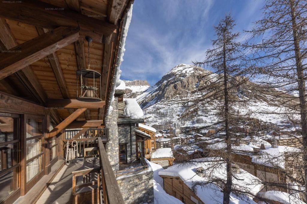 Val d’Isère - Extraordinaire Chalet Montana avec piscine sur la piste Olympique de Belevarde. – photo 17