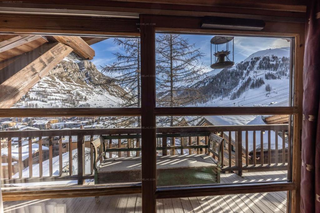Val d’Isère - Extraordinaire Chalet Montana avec piscine sur la piste Olympique de Belevarde. – photo 18