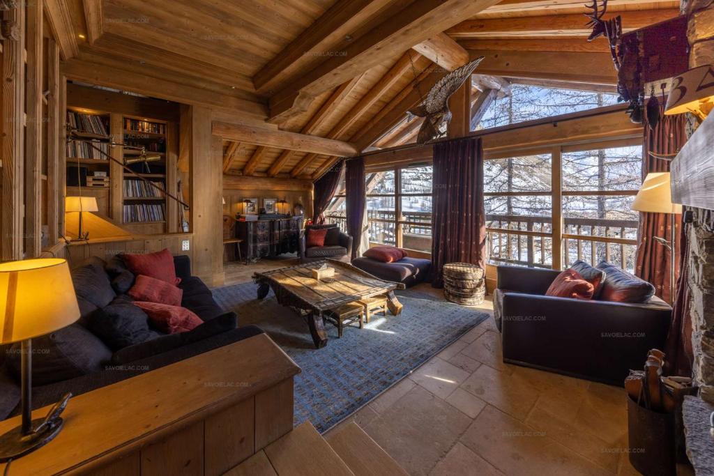 Val d’Isère - Extraordinaire Chalet Montana avec piscine sur la piste Olympique de Belevarde. – photo 25