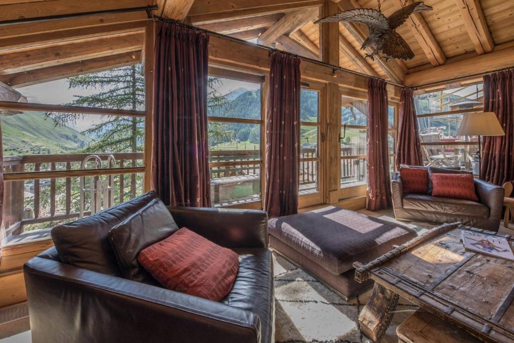 Val d’Isère - Extraordinaire Chalet Montana avec piscine sur la piste Olympique de Belevarde. – photo 26