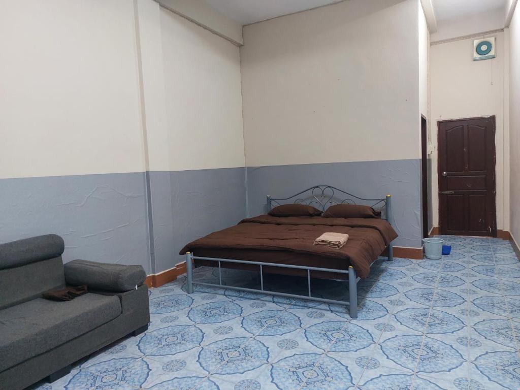 En eller flere senger på et rom på Mabuhay Guest House