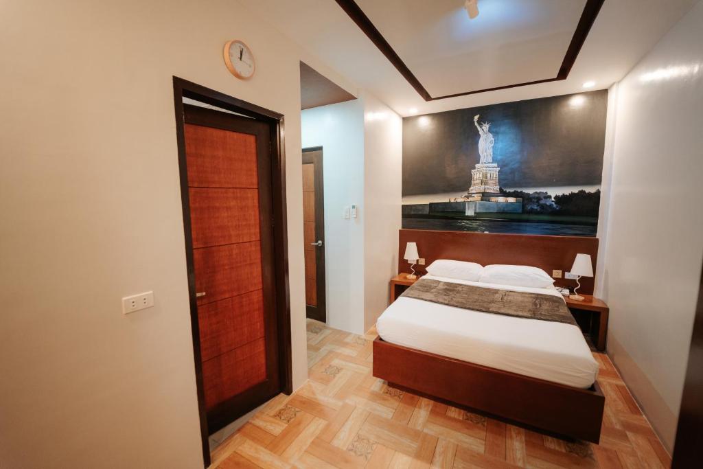Postel nebo postele na pokoji v ubytování JJPHR Hotel San Antonio