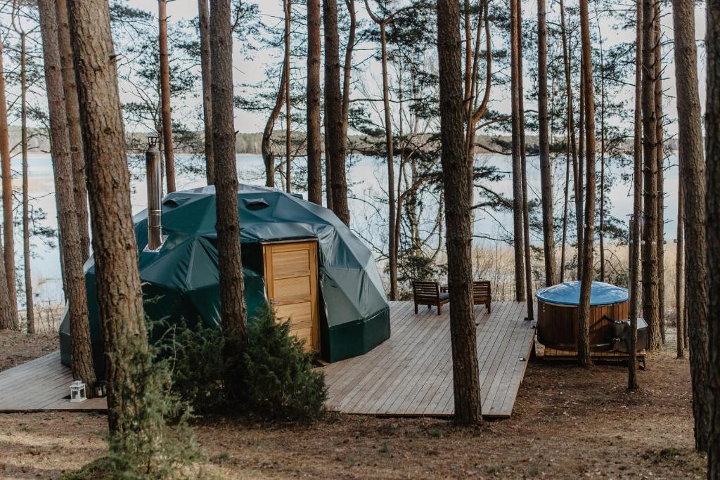 Příroda nedaleko luxury tent