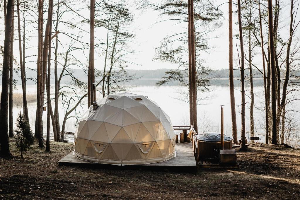 Příroda nedaleko luxury tent