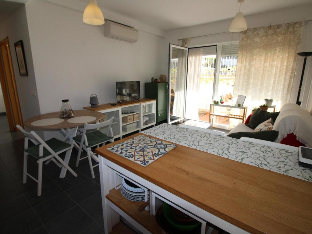 Kuchyň nebo kuchyňský kout v ubytování Apartamento moderno, cerca de playa Les Tonyines, piscina comunitaria, terraza y WiFi - ES-228-141