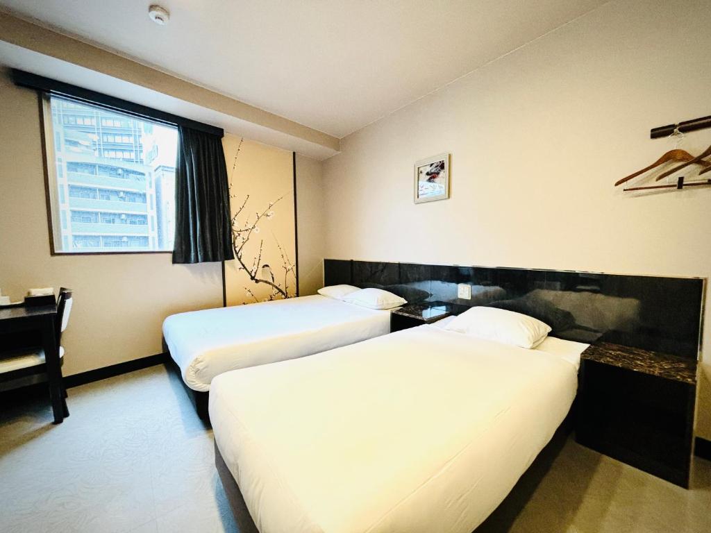 Postel nebo postele na pokoji v ubytování 嵐 Hotel Arashi Namba No102