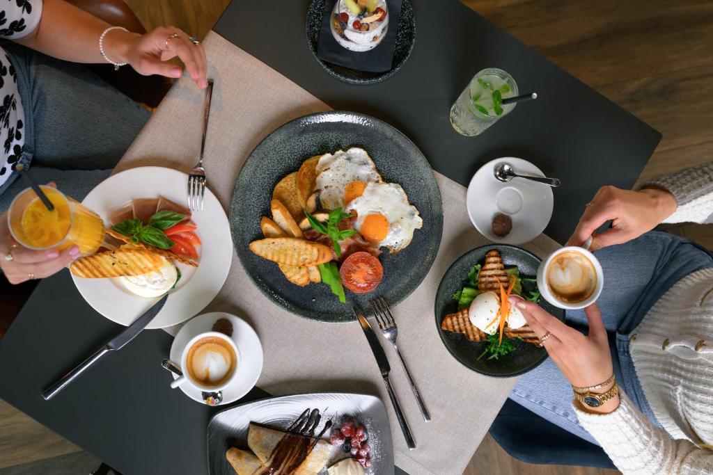 ホテルの敷地内または近くでの食事または食べ物