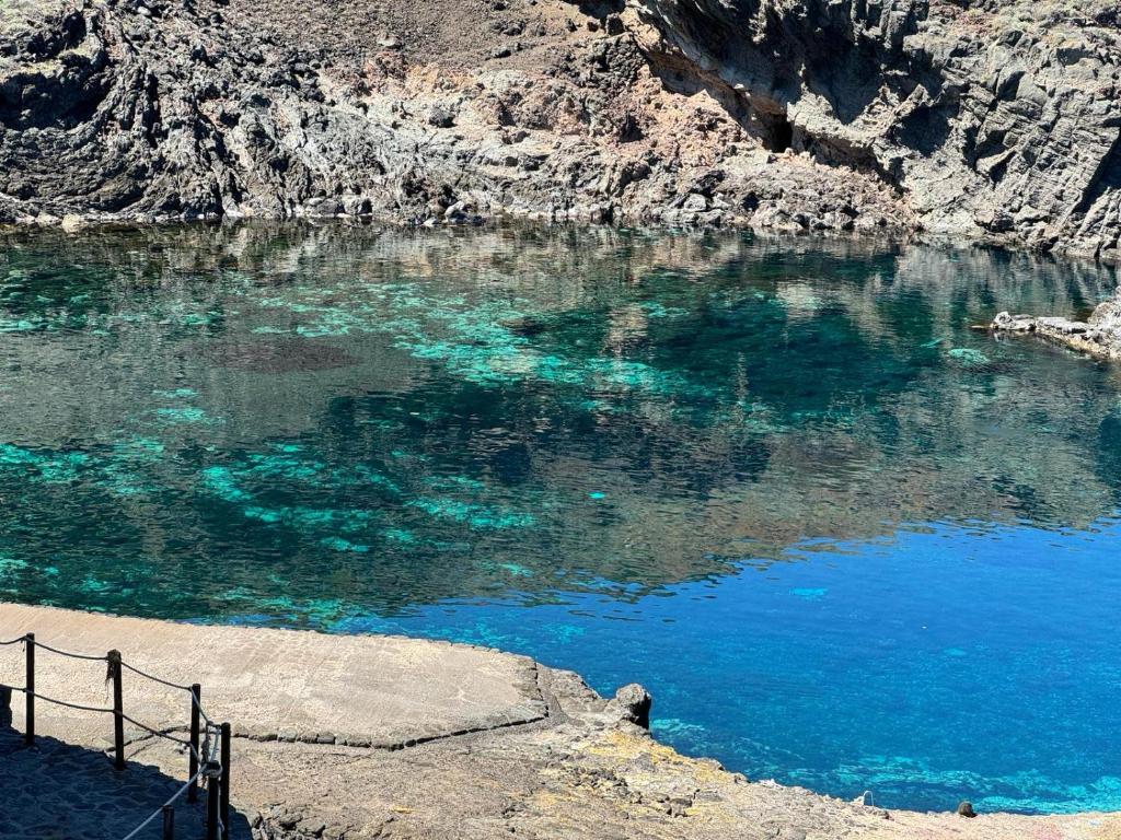 a pool of blue water in a quarry at Terra e mare in Pantelleria