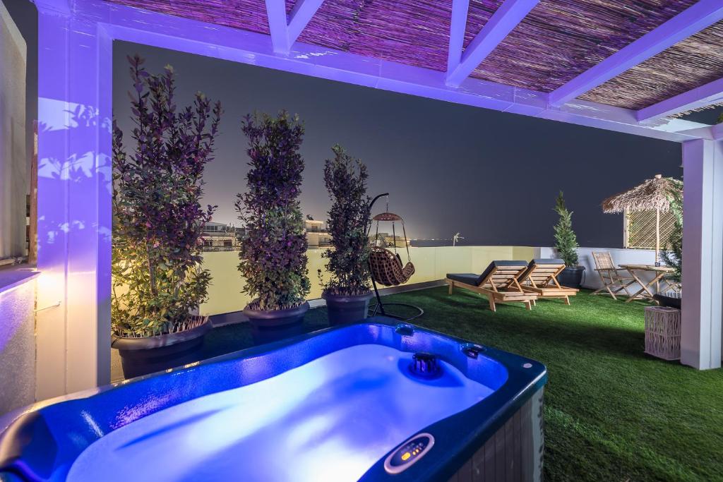 Fotografie z fotogalerie ubytování Sea Breeze Suite with Jacuzzi v destinaci Piraeus