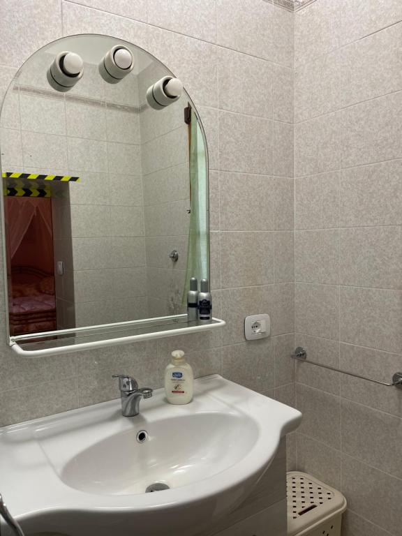 A bathroom at La Casa sul Lungarno