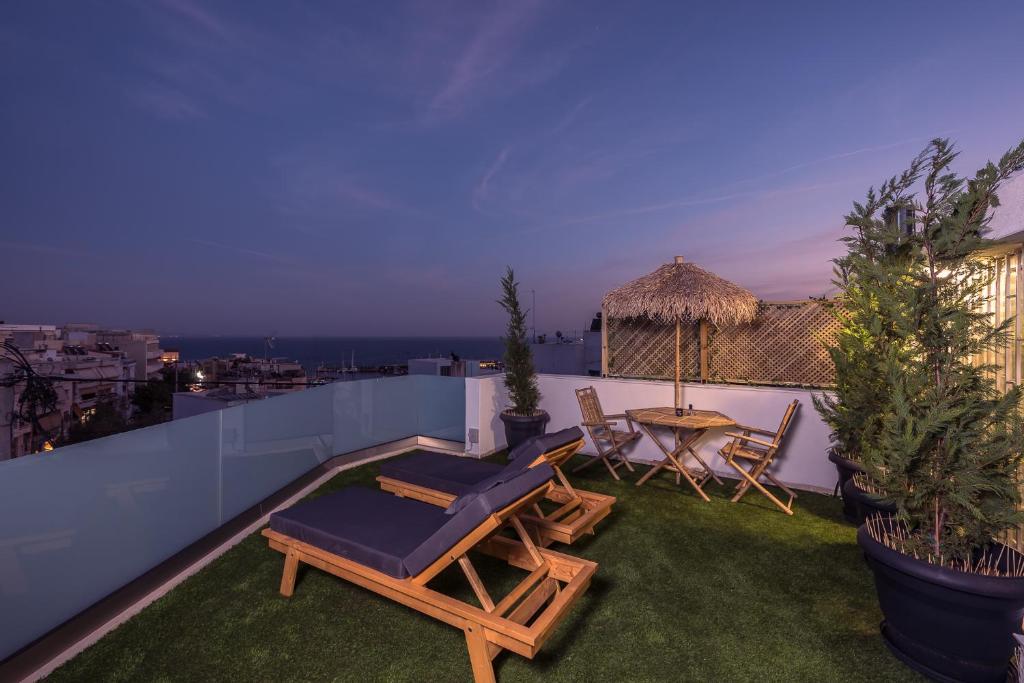 Bazén v ubytování Sea Breeze Suite with Jacuzzi nebo v jeho okolí