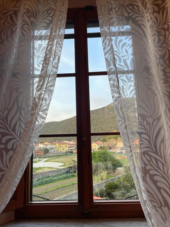 A general mountain view or a mountain view taken from Az apartmant